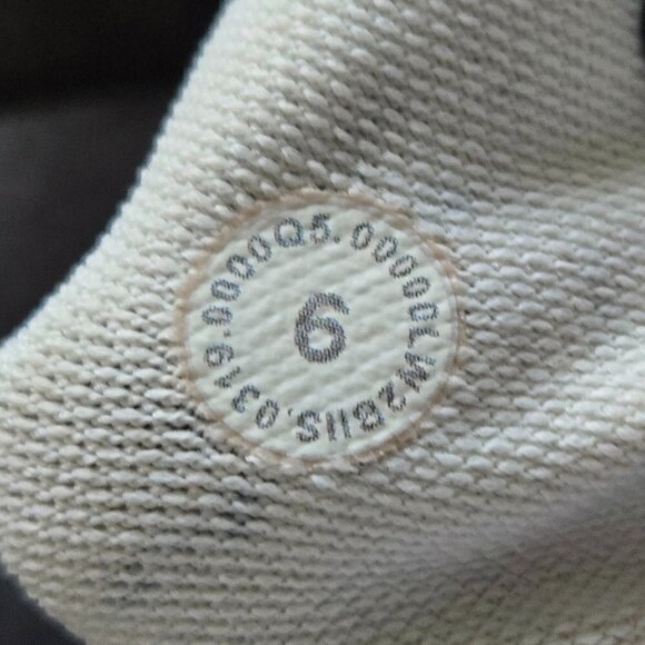 Lululemon Ebb to Train Bra *Wash - 6 White / Black / Luna - Picture 6 of 6